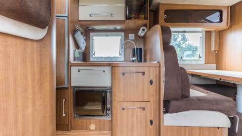 Nice Fiat semi-integrated camper for 5p