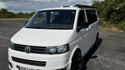 Cee Cee – 2 berth Volkswagen campervan from 2016