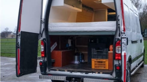 Beautiful DIY camper van with chic look