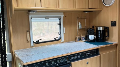 Lovely and practical Dethleffs camper for 2 to 5 people. 