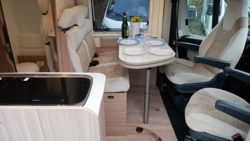 Dreamer D55 6 mtr, 4 sleeping 4 seats, bunk bed, 6 mtr.