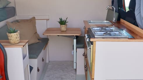 Reddy – Unique DIY Mercedes Sprinter
