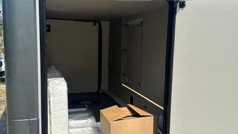 2026 4P McLouis 870+roof air conditioning, automatic 180 hp, bicycle rack, LPG, underfloor heating 