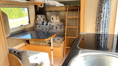 Coosie Camper  – Family camper with tent for 6 people