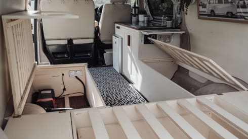 Amari – Escape the ordinary in our cosy, country cottage on wheels!
