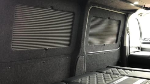 Little Grey – VW T6.1 DSG 150hp 2020 luxury conversion 