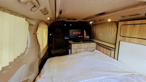 Vamos – Luxury Campervan and Nomad Office