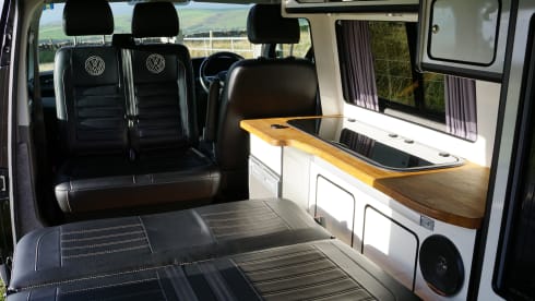 Gary – 4 berth Volkswagen Transporter Campervan