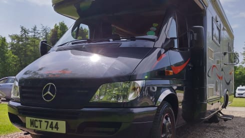 Mabel – 6 Berth Mercedes Auto-Trail 