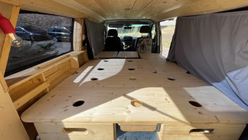Franz Ferdinand – Beautiful compact 4x4 Camper