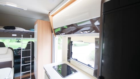 Kampeerwagen met 6 ruime slaapplaatsen