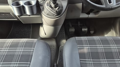 Valerie – Craig's Camper - VW Transporter 4 Berth + Awning