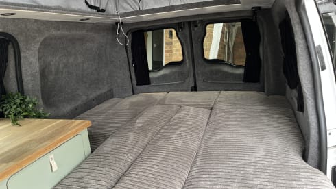 Woody – ⚡ Eco-Friendly Electric Campervan – Sustainable Adventures in Style