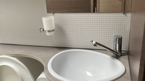 Leuke camper – 4p Bavaria semi-integrated uit 2011