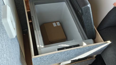 2p Peugeot bus uit 2008