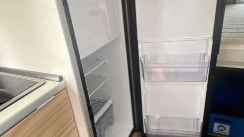 Hymer Grand Canyon mit aufklappbarem Dach für 4 Personen