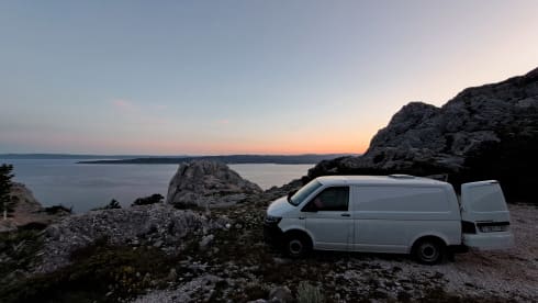 THE VAN – Cozy DIY VW camper from 2019
