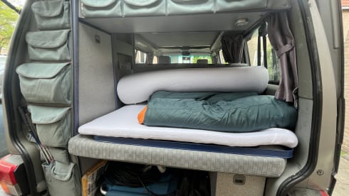 Fifty Shades –  Volkswagen T4 California Camper (4-Personen)