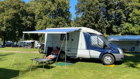 Compact and fully equipped Ford Hymer 522 Campervan
