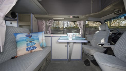Sea - Cozy and robust VW T4 California with sleeping roof