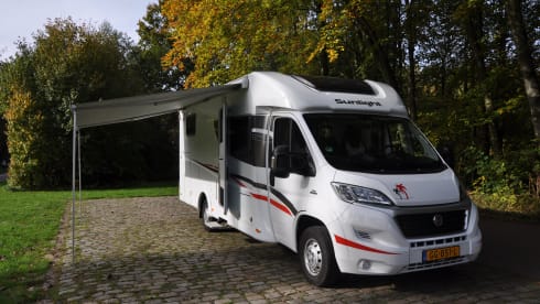 Beautiful 4 pers. 2015 semi-integrated, with complete inventory.