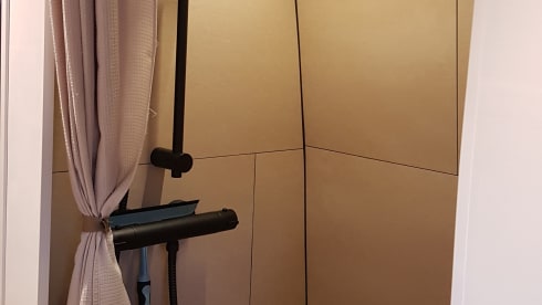 WanderVan Noé – Mooie zelfbouw camper voor 2P+kindje 