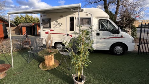 Compleet huisje op wielen! – Rapido Camper 2 person compact and complete!