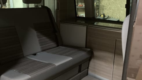4p Volkswagen campervan uit 2014
