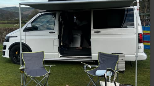 Great value cheapest on Goboony – Great looking Vw campervan 4 birth with awning 
