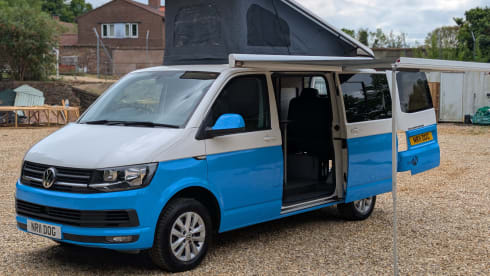 Victor – 4 berth Volkswagen campervan from 2017