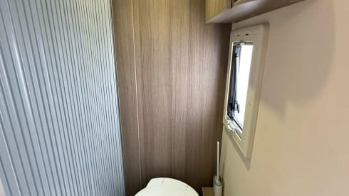 5 person Luxury camper with barbecue included 