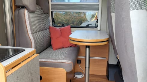 Grote vriend – Sturdy compact camper van equipped with all conveniences
