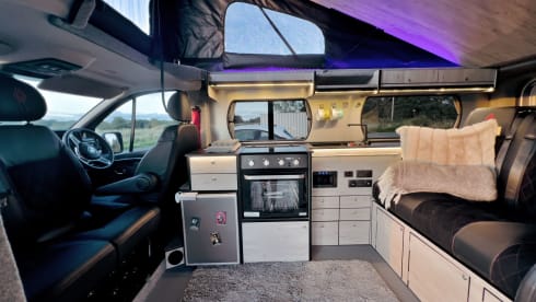 Van Damme – Renault traffic LWB luxury campervan ( 2 adults & pet friendly  )