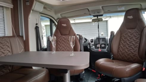 Volledig uitgeruste camper van 2020