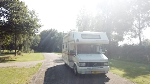 Large 6 person camper for rent. LMC Liberty