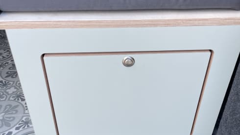 2 pers. Gezellige Camper met nieuw interieur !! – WINTER RATE, from 4 weeks rental, € 50.00 per day!   
