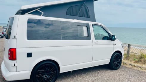 Loulabelle  – 4 berth Volkswagen campervan from 2017