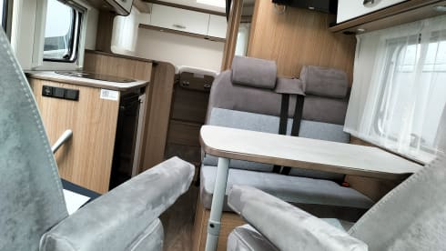 Vannie – From 2022!! - Brand new 2-person camper - Carado V337  