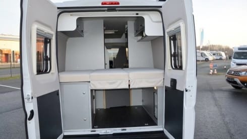 CC Coast Camper – Camper mieten: Weinsberg CaraTour mit Bad & Küche – perfekt für 2–3