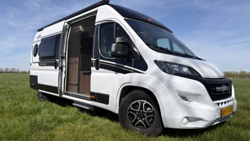 Making Memories 5 – 2023 Malibu charming GT640 Automaat luxe Buscamper skyview 