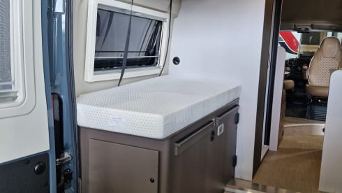 MOBILHOMIE – Campervan Burstner automatic met popup dak (4 slaapplaatsen)