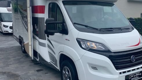 Luxurious Elnagh T-loft 591, diesel engine 150 hp, manual, driving license B