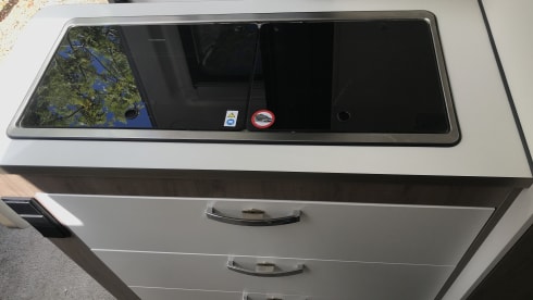 Luna de Plata – Fully equipped, state-of-the-art box van