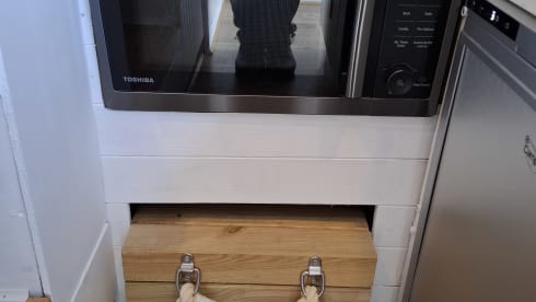 Carly – 2 berth Peugeot campervan from 2017