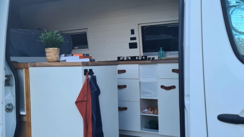 Olaf – Neat conversion Volkswagen Crafter L2H2
