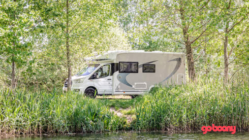 New/cozy fully equipped camper with spacious living room