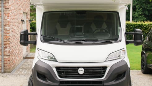 Kampeerwagen met 6 ruime slaapplaatsen