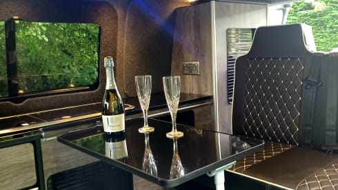 Vana the van – Volkswagen Bus mit 4 Schlafplätzen aus dem Jahr 2015, perfekt, um das schöne Nordwales zu erkunden