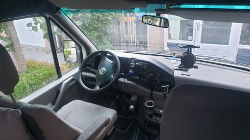Jazzy – Volkswagen LT35 campervan from 2004, for 2 people