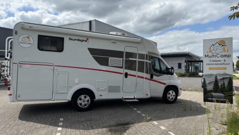 T67s2 – SunLight T67s 4-person (with roof air conditioning!)